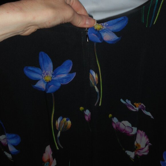 NWOT Betsey Johnson Navy floral long sleeve dress, size 6 - Picture 9 of 10